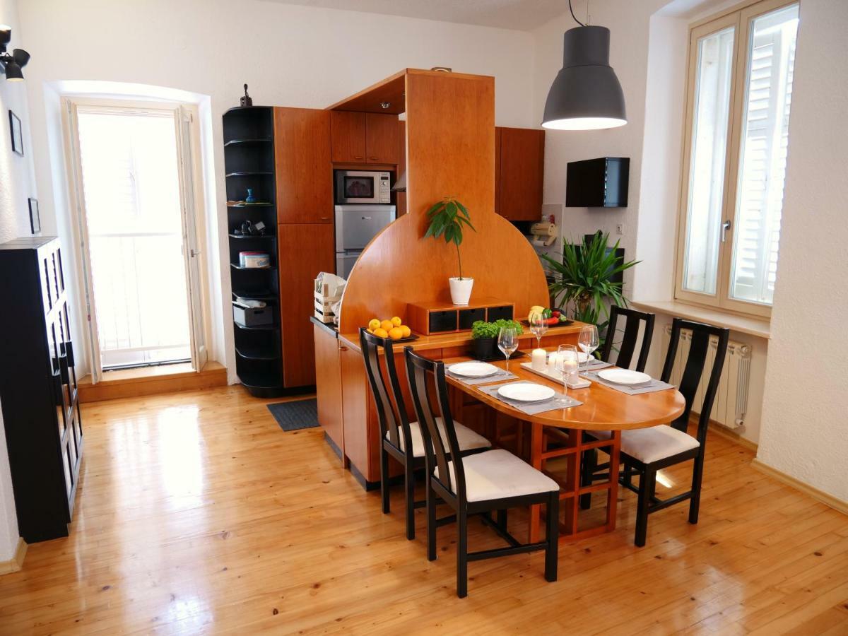 3Papige Apartment ไพราน ภายนอก รูปภาพ