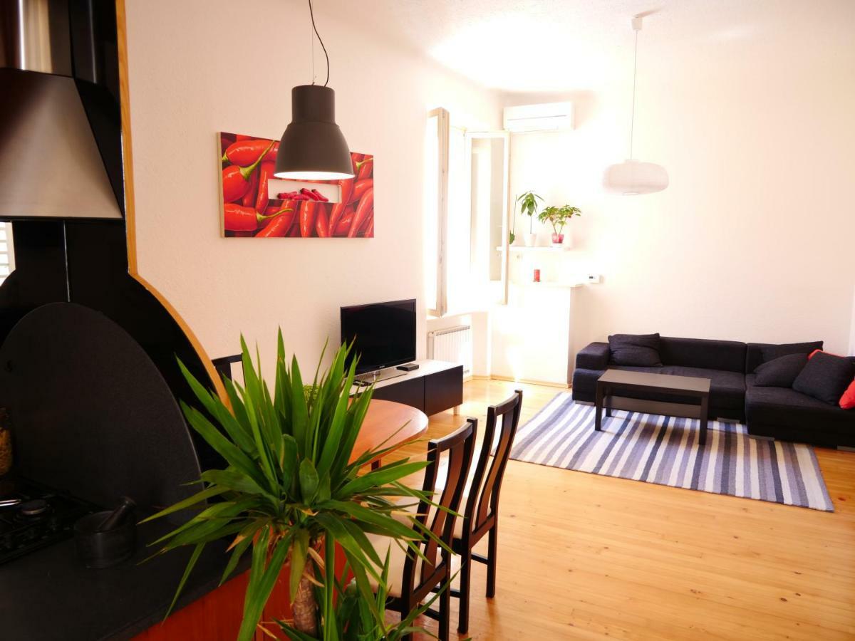 3Papige Apartment ไพราน ภายนอก รูปภาพ