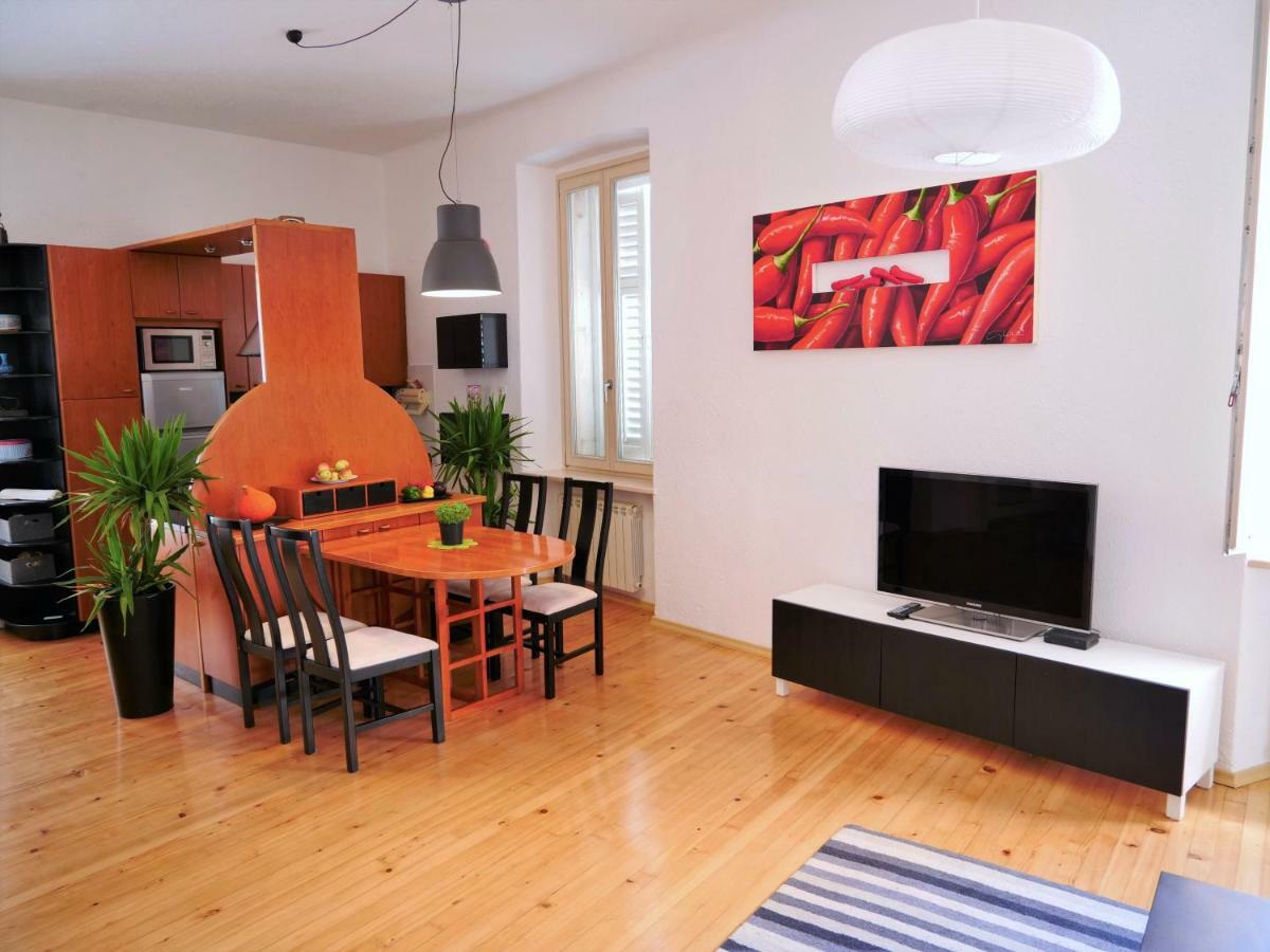 3Papige Apartment ไพราน ภายนอก รูปภาพ